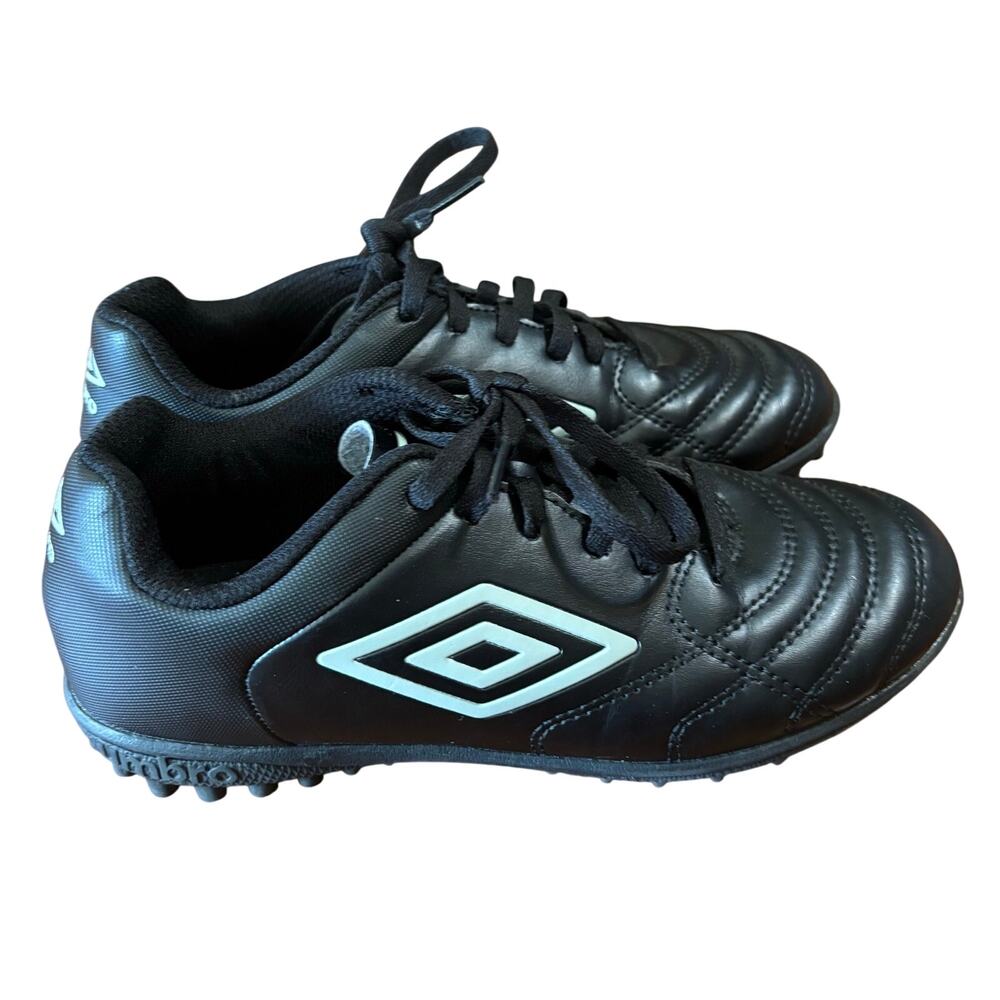 Umbro kids' Classico Xi Tf Indoor Soccer Shoes black white (size 3)